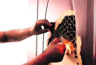 河南洛陽安置房:清一色"紙糊門"?